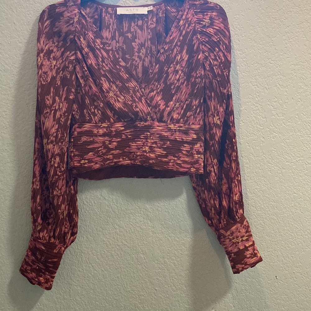 ASTR Women's Floral Wrap Top - Red and Brown - Picture 2 of 4